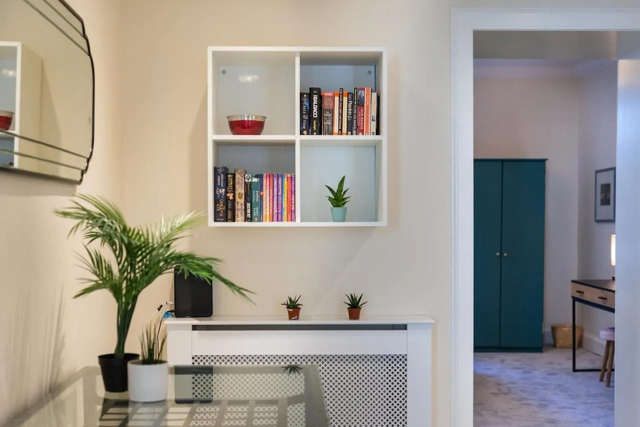 Lovely 3 Bed Apartment In Central Édimbourg