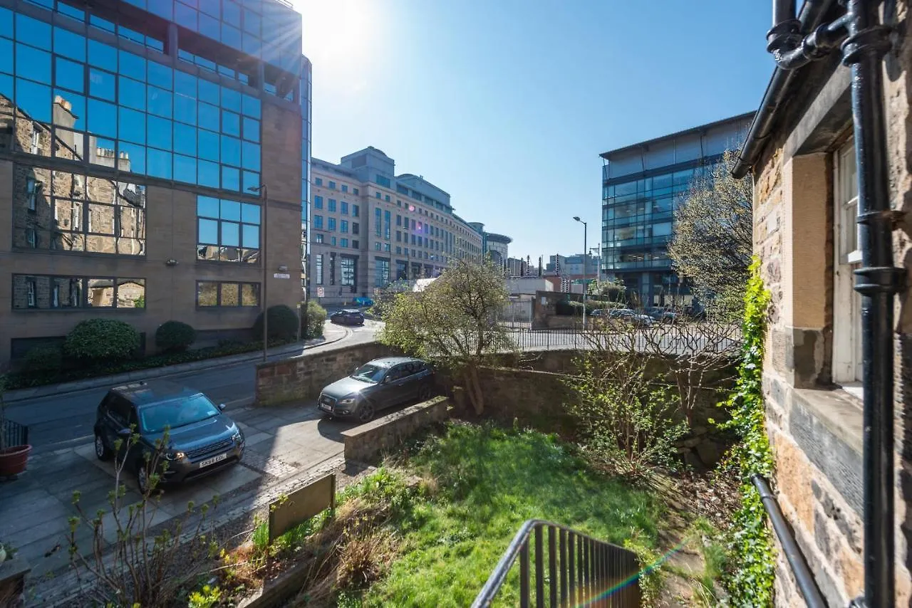 Lovely 3 Bed Apartment In Central Édimbourg