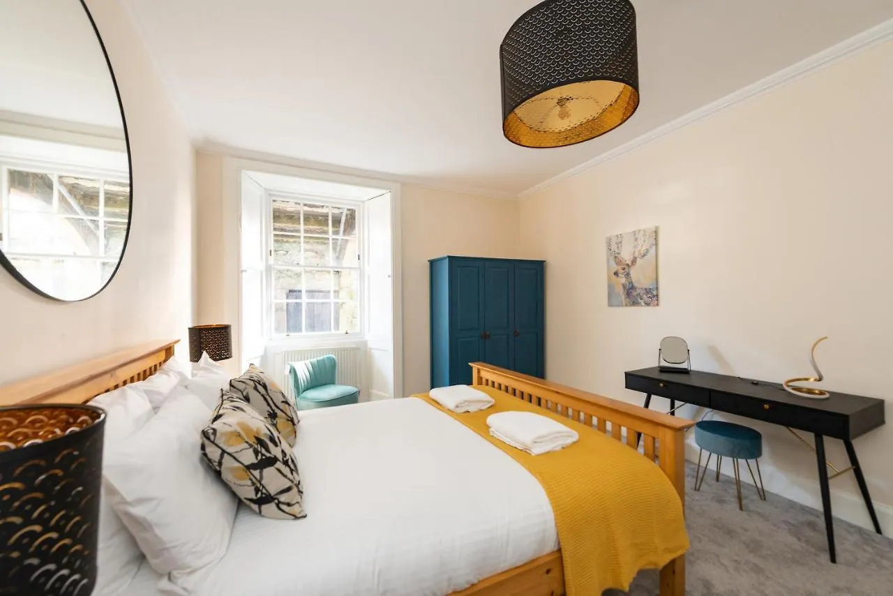 Lovely 3 Bed Apartment In Central Edimburgo