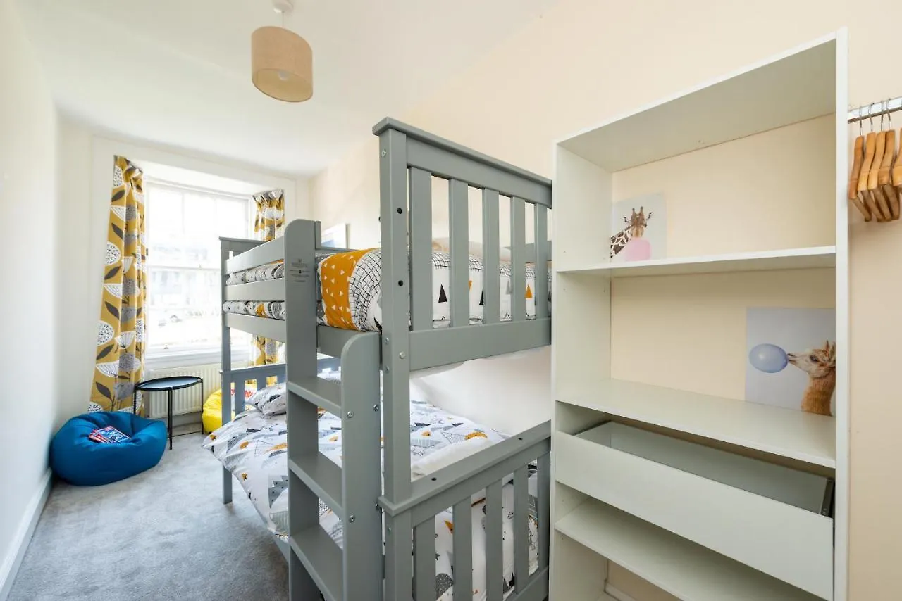 Lovely 3 Bed Apartment In Central Edimburgo